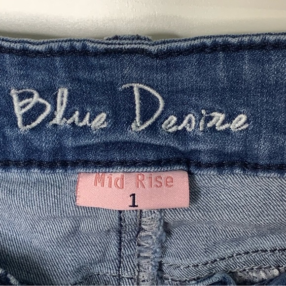 Blue Desire Mid Rise Star Embroidered Denim Jean Shorts - Picture 11 of 12